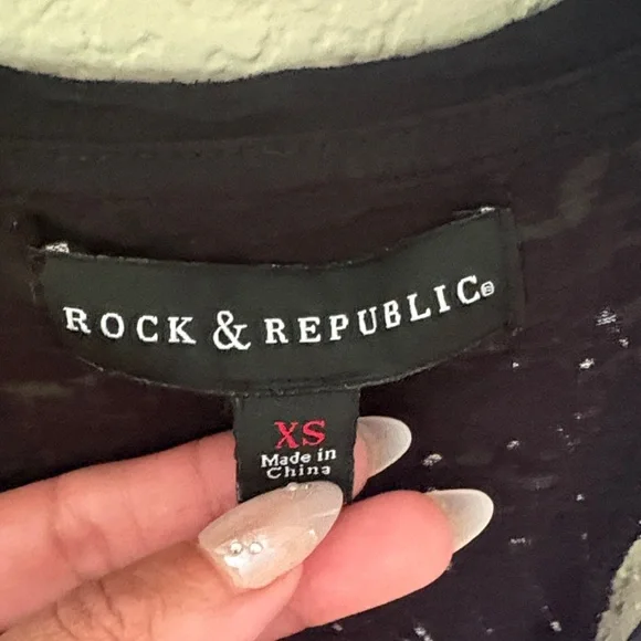 Rock & Republic Black Top with Purple Graphic - Picture 2 of 3